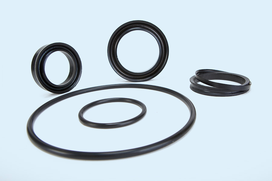 elastomer2 Black elastomer seals and O-rings in various sizes for blowout preventer applications
